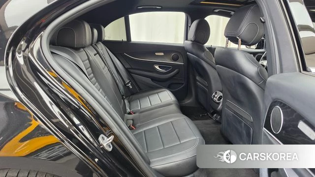 Mercedes-Benz E-Class W213 2023 Черный из Кореи, фото 2