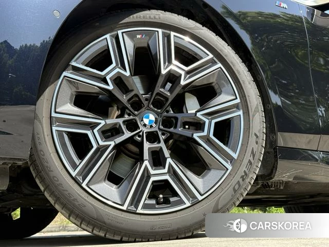 BMW 5 series 2025 Черный из Китая, фото 2