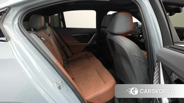 BMW i5 (G60) 2026 Цвет галактики из Кореи, фото 2