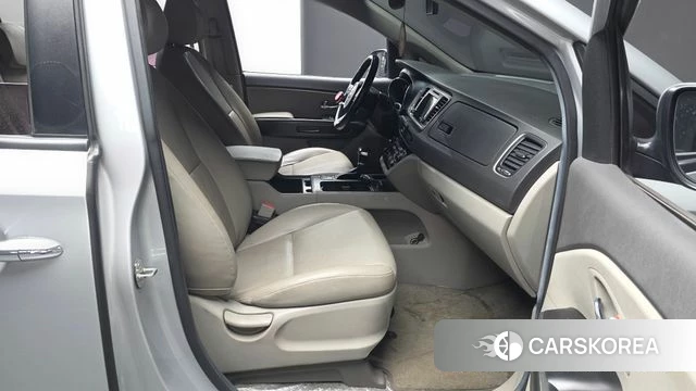 Kia All New Carnival 2018 Серебряный из Кореи, фото 2