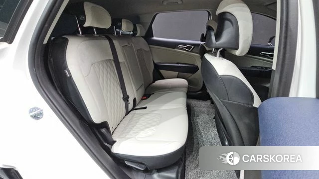 Kia Sportage 5th Generation 2023 Белый из Кореи, фото 2
