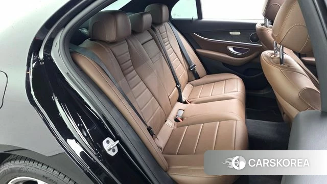 Mercedes-Benz E-Class W213 2023 Черный из Кореи, фото 2