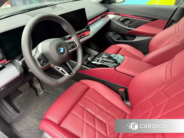 BMW 5 series 2025 Серебристо-серый из Китая, фото 2