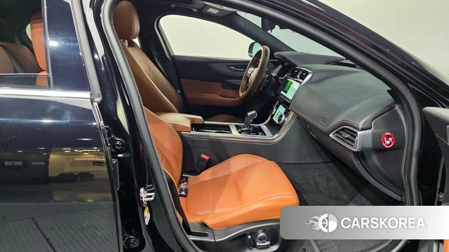 Jaguar XE 2020 Черный из Кореи, фото 3