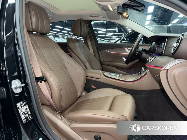 Mercedes-Benz E-Class 2022 Черный из Китая, фото 2