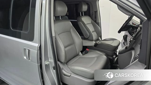 Hyundai The New Grand Starex 2019 Серебристо-серый из Кореи, фото 2