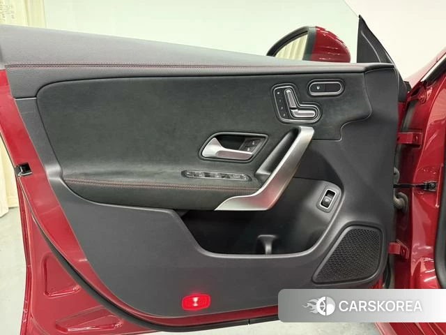 Mercedes-Benz CLA 2024 Красный из Китая, фото 2