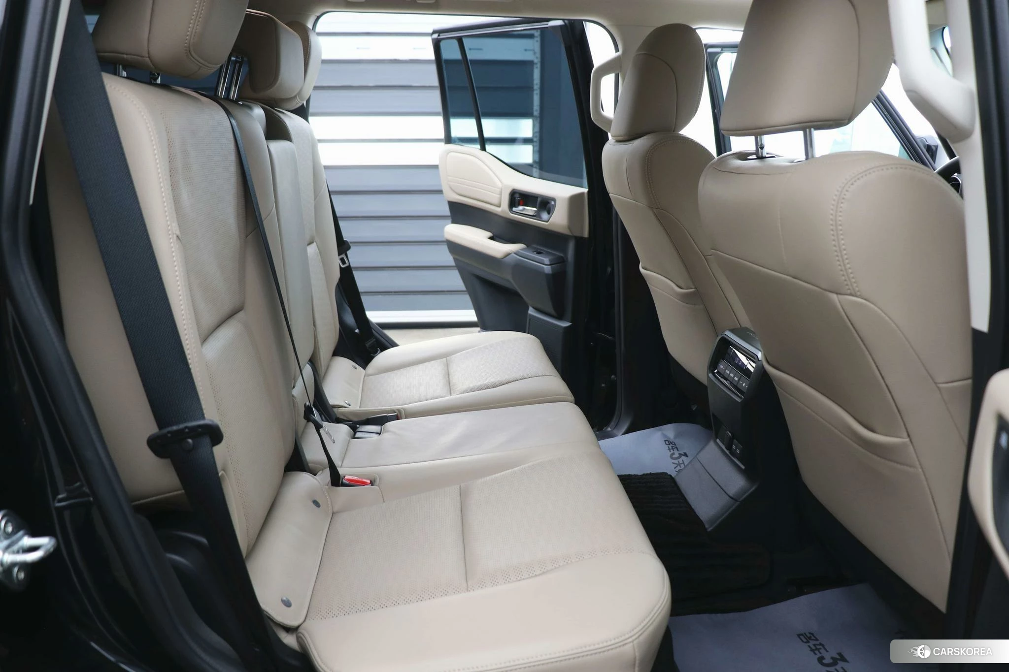Toyota Land Cruiser 2025 Черный из Китая, фото 2