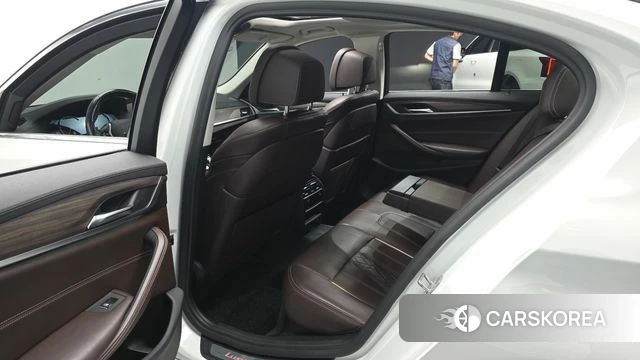 BMW 5 Series (G30) 2018 Белый из Кореи, фото 2