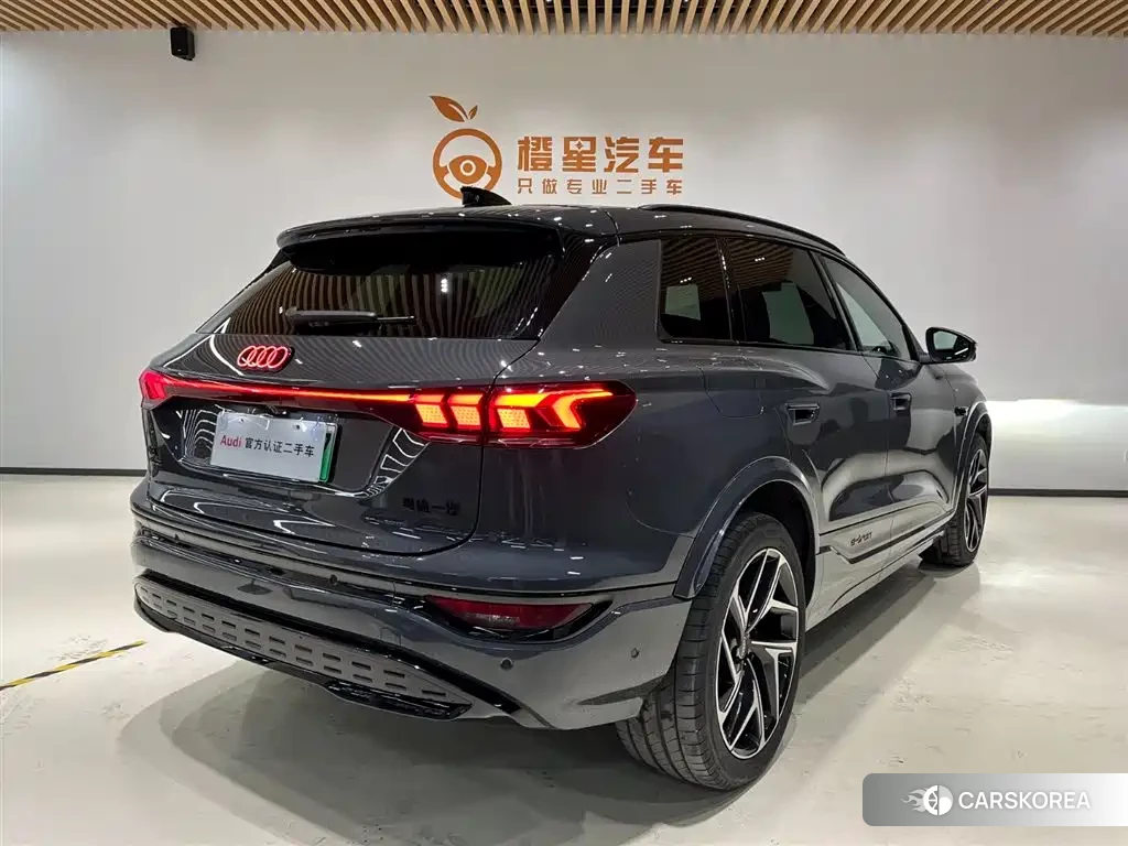 Audi Q6L 2025 Silver/gray из Китая, фото 2