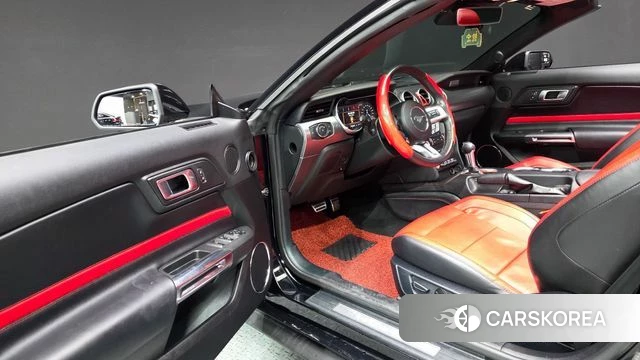 Ford Mustang 2021 Черный из Кореи, фото 2