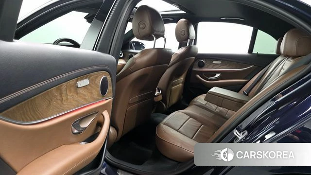 Mercedes-Benz E-Class W213 2022 Синий из Кореи, фото 2