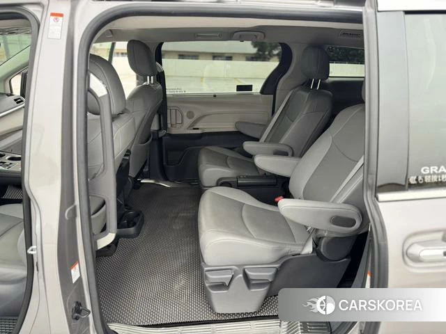 Toyota Granvia 2023 Серебристо-серый из Китая, фото 2