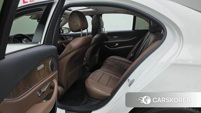 Mercedes-Benz E-Class W213 2018 Белый из Кореи, фото 2