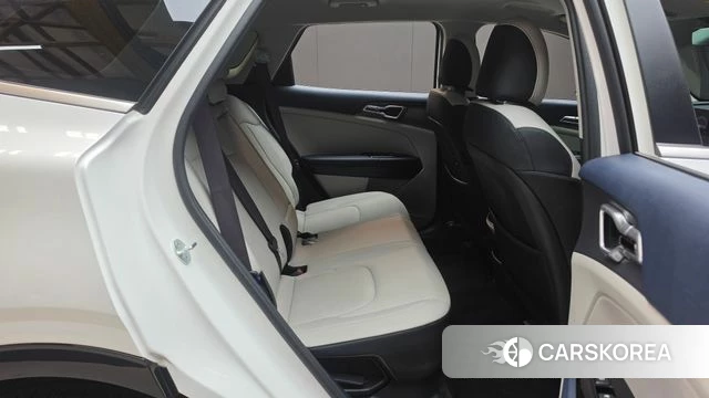 Kia Sportage 5th Generation Hybrid 2023 Белый из Кореи, фото 2