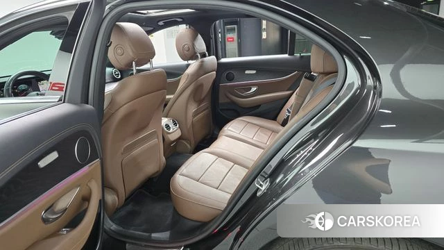 Mercedes-Benz E-Class W213 2021 Серый из Кореи, фото 2
