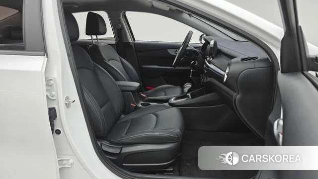 Kia The New K3 2nd generation 2023 Белый из Кореи, фото 2