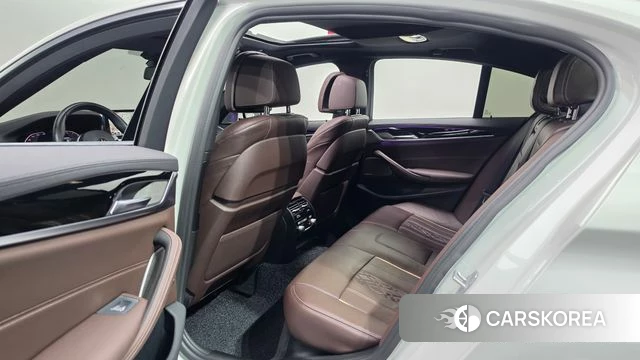 BMW 5 Series (G30) 2021 Белый из Кореи, фото 2