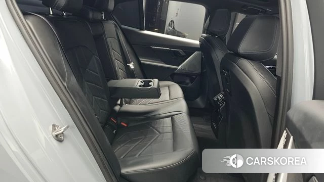 BMW 5 Series (G60) 2024 Светло-серебряный цвет из Кореи, фото 3