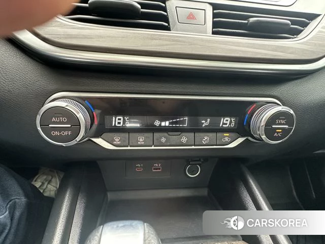 Nissan Altima 2021 Черный из Китая, фото 2