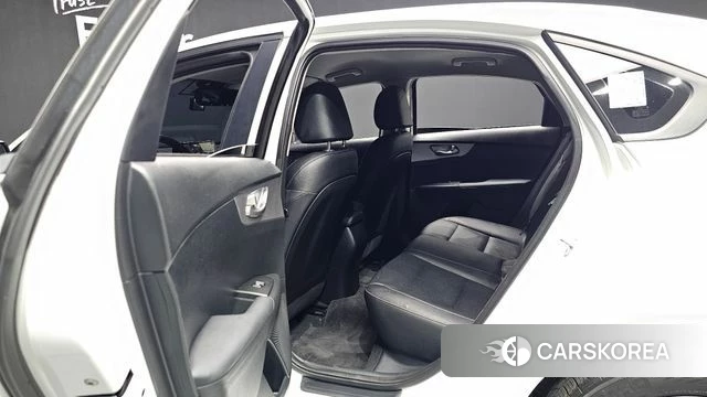 Kia The New K3 2nd generation 2021 Белый из Кореи, фото 2