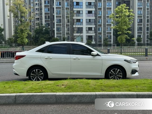 Ford Escort 2022 Белый из Китая, фото 2