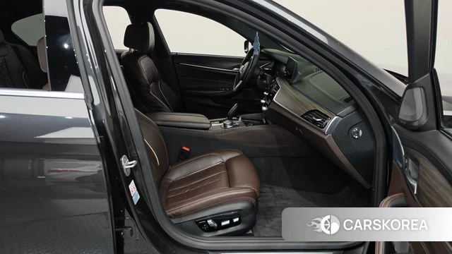 BMW 5 Series (G30) 2020 Серый из Кореи, фото 2