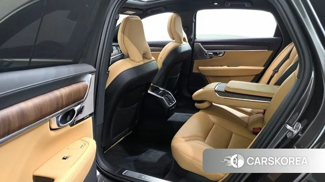 Volvo S90 2023 Серый из Кореи, фото 2