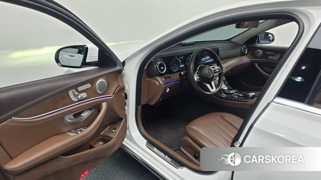 Mercedes-Benz E-Class W213 2019 Белый из Кореи, фото 2