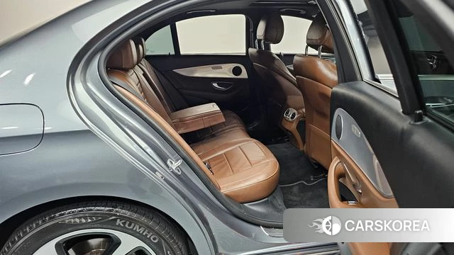 Mercedes-Benz E-Class W213 2019 Серебристо-серый из Кореи, фото 2