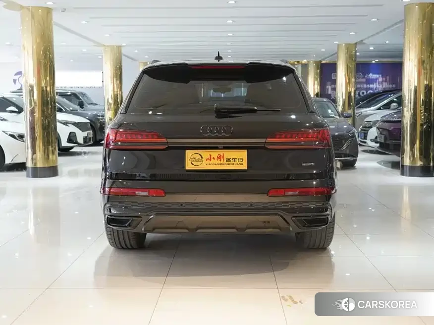Audi Q7 2022 Черный из Китая, фото 2