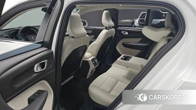 Volvo XC40 2024 Белый из Кореи, фото 2