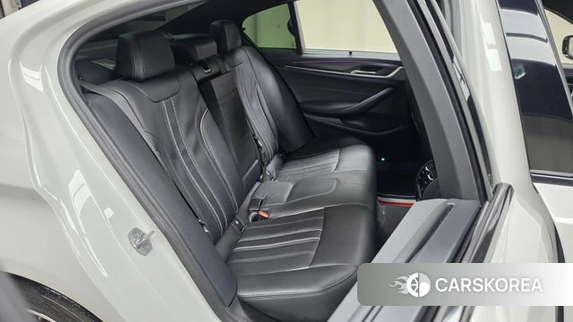 BMW 5 Series (G30) 2022 Белый из Кореи, фото 2