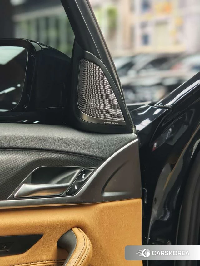 BMW 5 series 2021 Черный из Китая, фото 2