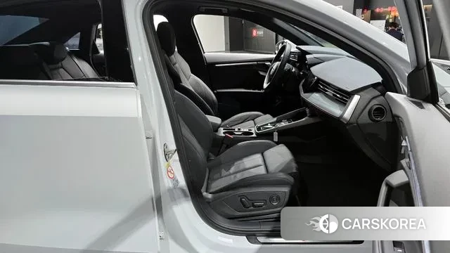 Audi A3 (8Y) 2023 Белый из Кореи, фото 2