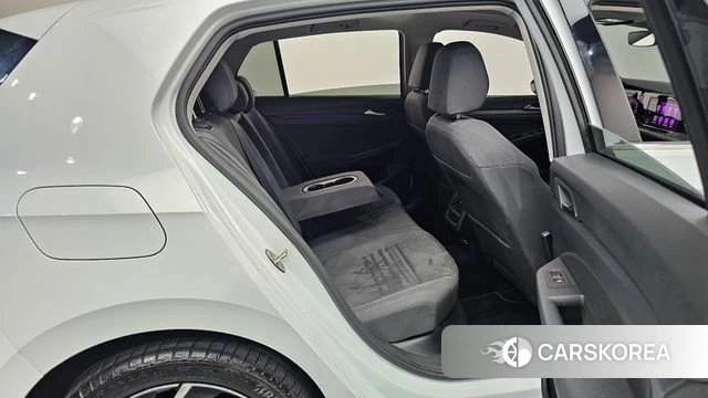 Volkswagen Golf 8th Generation 2022 Белый из Кореи, фото 2