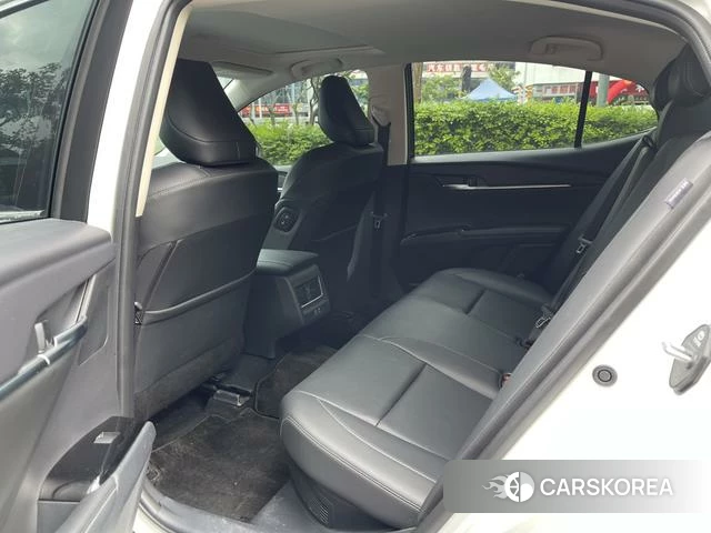 Toyota Camry 2025 Белый из Китая, фото 2