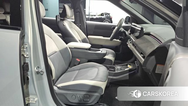 Kia EV3 2024 Серебристо-серый из Кореи, фото 2