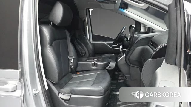 Hyundai Staria 2021 Серебристо-серый из Кореи, фото 2