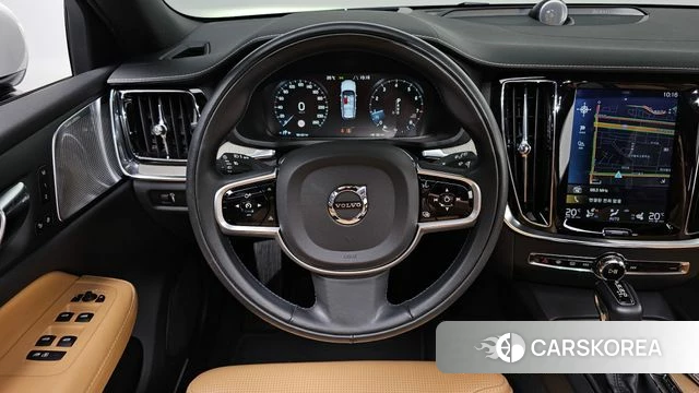 Volvo V60 Cross-Country 2nd Generation 2019 Белый из Кореи, фото 2