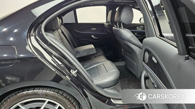 Mercedes-Benz E-Class W213 2021 Черный из Кореи, фото 2