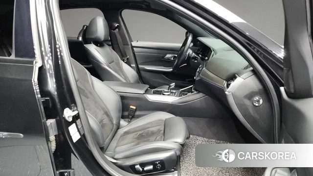 BMW 3 Series (G20) 2021 Черный из Кореи, фото 2