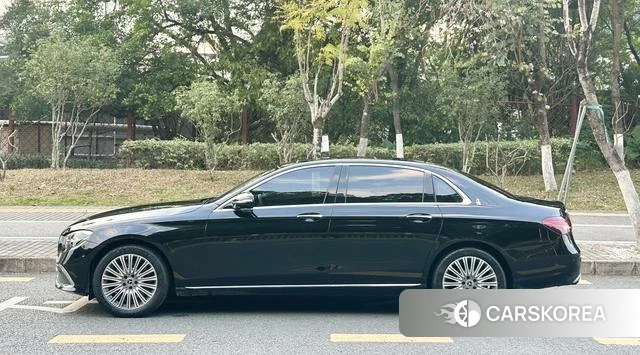 Mercedes-Benz E-Class 2023 Черный из Китая, фото 2