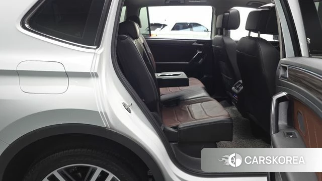 Volkswagen Tiguan Allspace 2022 Белый из Кореи, фото 2