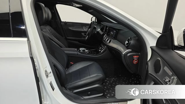Mercedes-Benz E-Class W213 2018 Белый из Кореи, фото 2