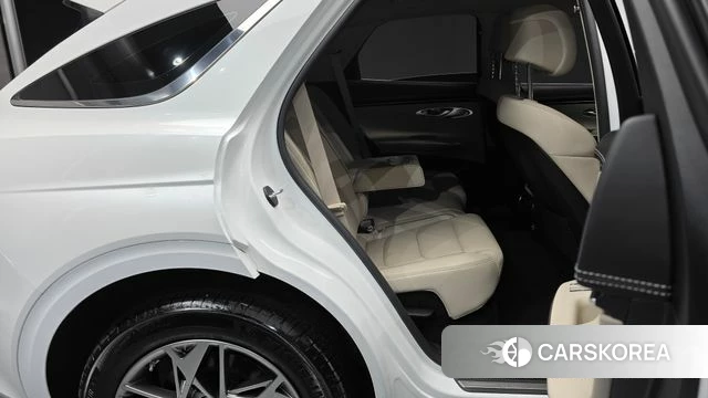 Genesis GV70 2023 Белый из Кореи, фото 2