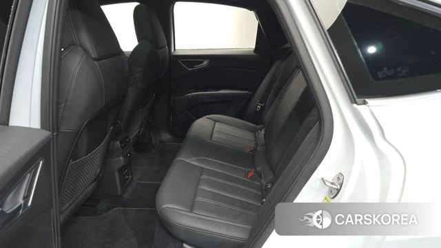 Audi Q4 e-Tron (F4) 2022 Белый из Кореи, фото 2