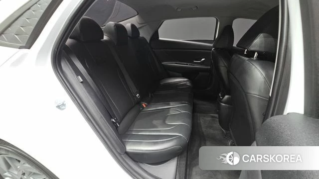 Hyundai The New Avante (CN7) 2024 Белый из Кореи, фото 2