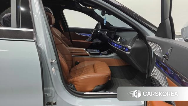 BMW 7 Series (G70) 2023 Серый из Кореи, фото 2
