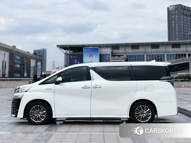 Toyota Vellfire 2022 Белый из Китая, фото 2
